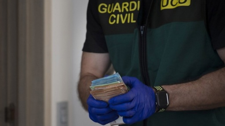 La police espagnole démantèle une secte lourdement armée