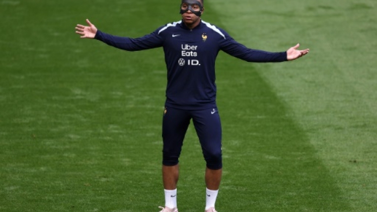Foot: Mbappé, gloire et déboires