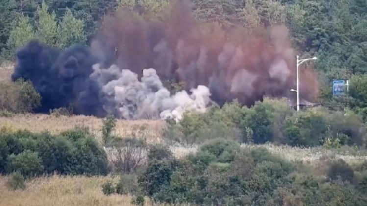 La Corée du Nord fait sauter des tronçons de routes la reliant au Sud