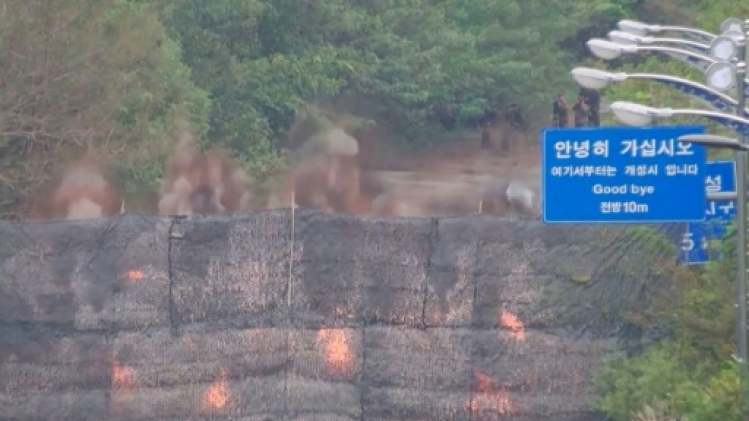 La Corée du Nord fait sauter des tronçons de routes la reliant au Sud