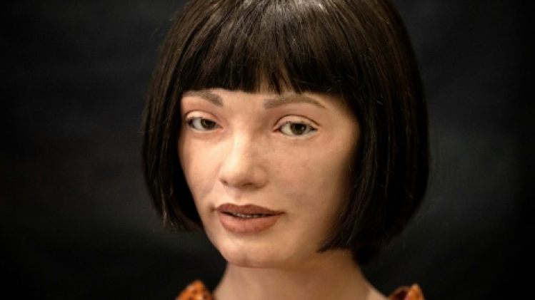 Une oeuvre d'un robot artiste humanoïde aux enchères à Londres