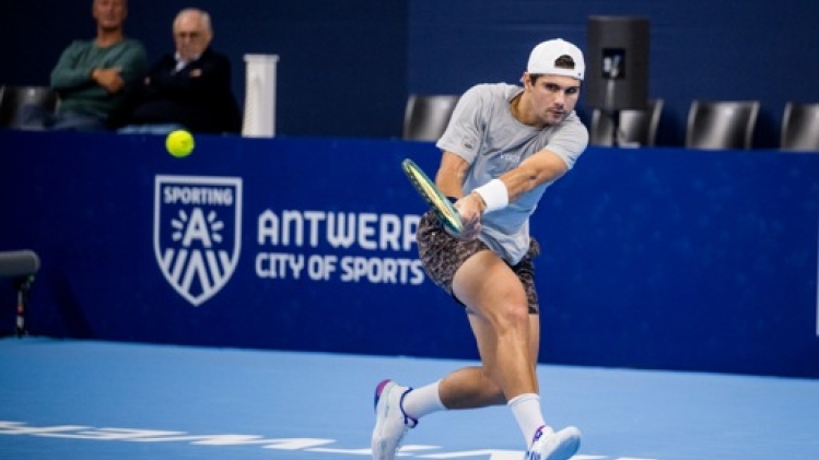 Marcos Giron attend Zizou Bergs, ou Sebastian Baez, en quarts de finale