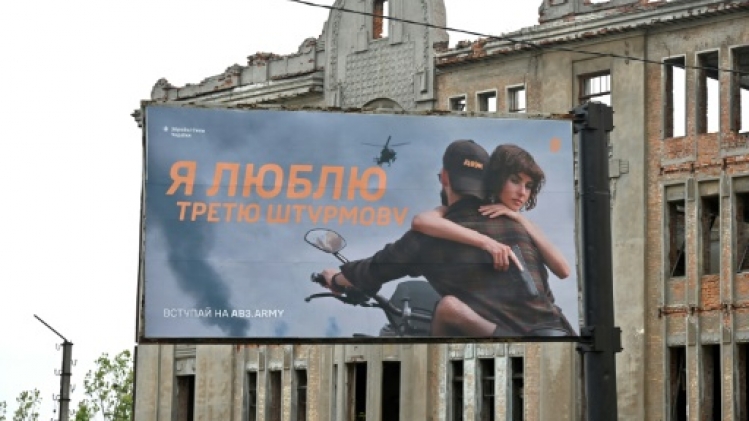 En Ukraine, la bataille du marketing pour rendre l'armée sexy