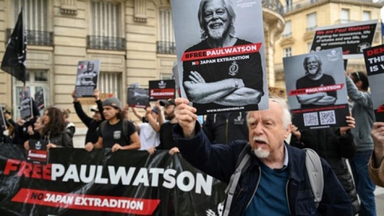 La demande d'asile en France de Paul Watson pose une question de droit, selon un ministre