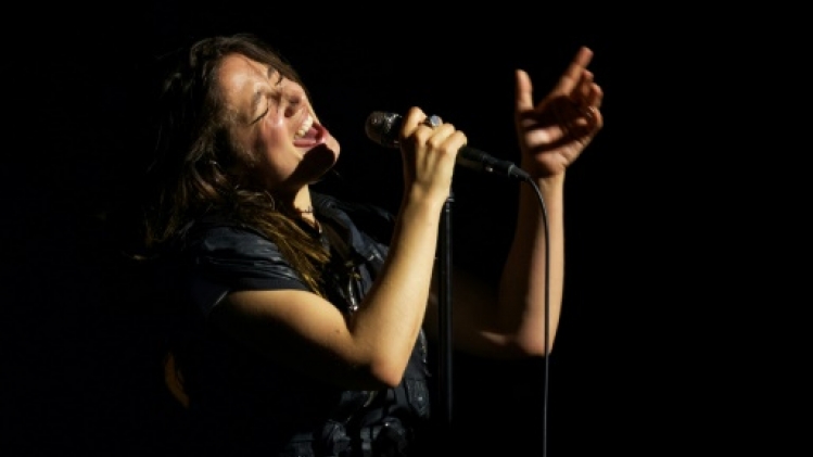 Enquête classée après des propos d'Izia Higelin évoquant un lynchage de Macron