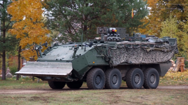 Le véhicule blindé Piranha temporairement hors service, annonce la Défense