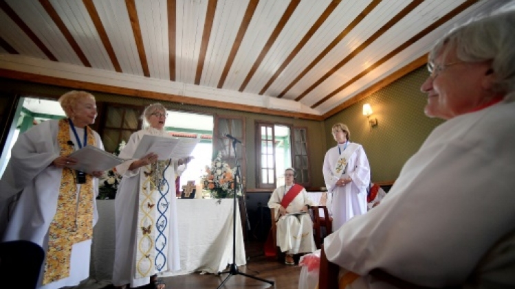 Près du Vatican, une ordination clandestine de femmes prêtres