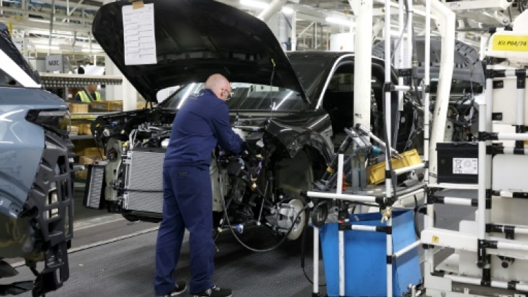 A Sochaux, Stellantis recrute toujours et sonde les quartiers populaires