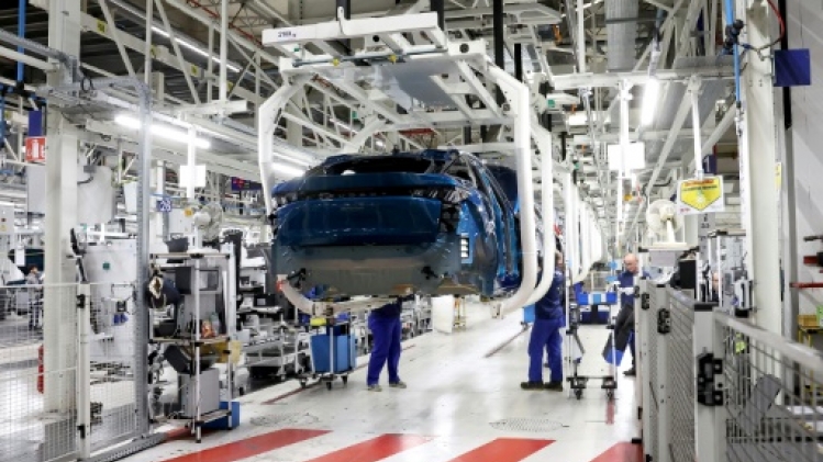 A Sochaux, Stellantis recrute toujours et sonde les quartiers populaires