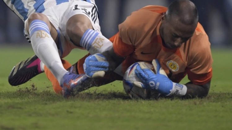 Le Cercle Bruges officialise l'arrivée du gardien de but Eloy Room