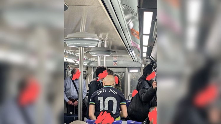 L'homme portant un maillot "anti juif" dans le métro parisien s'est rendu