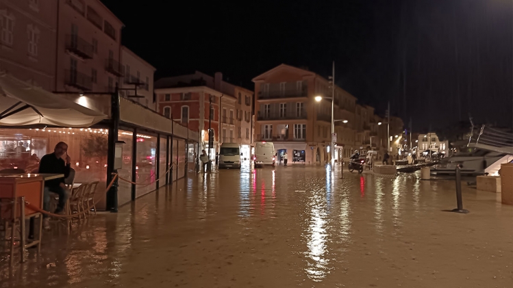 Après les fortes intempéries dans le sud de la France, une nuit "relativement calme"