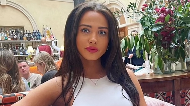 Comment la fille d'un millionnaire anglais a sauvé sa famille face à deux hommes armés 