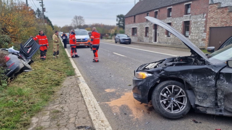 Impressionnant accident à Beaumont: une voiture finit dans le fossé