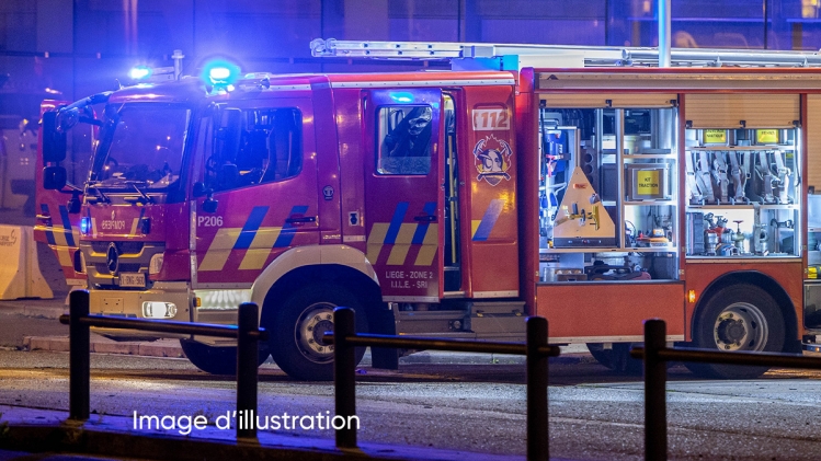 camion-pompiers-nuit