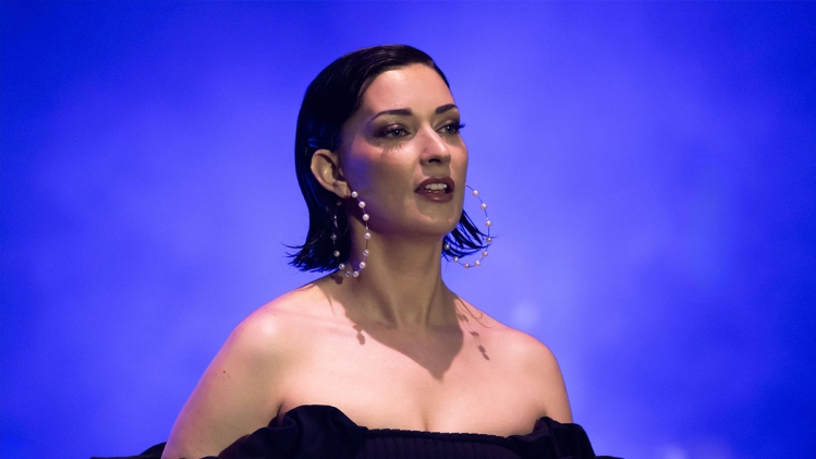 "La vie nous confronte à l'impensable": la chanteuse Sheryfa Luna annonce la perte de son bébé, mort-né 