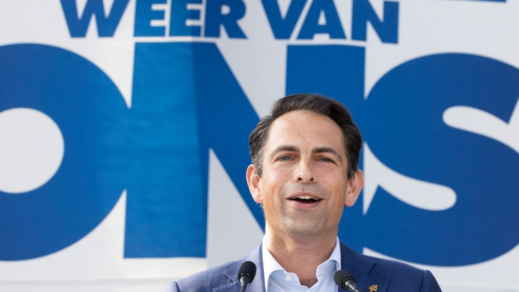 "2025 sera l'année de la liberté": Tom Van Grieken s'envole vers Washington pour l'investiture de Donald Trump