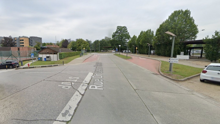 "Ils vont bien": des pompiers portent secours à un nouveau-né coincé dans une voiture à Yvoir