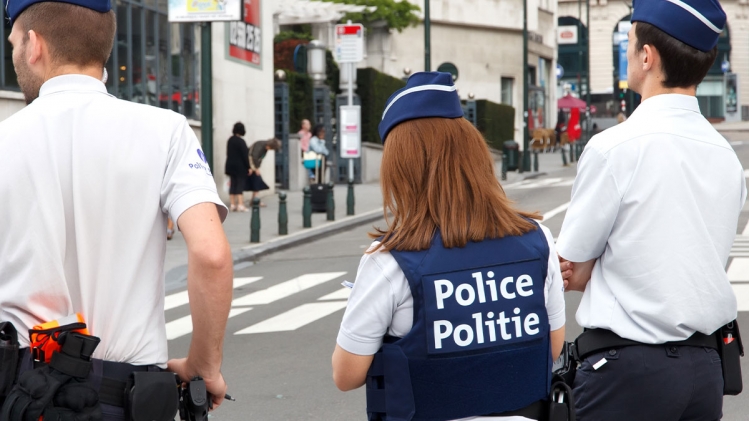 Une fête de carnaval prévue ? Attention si votre costume de policier est trop réaliste 