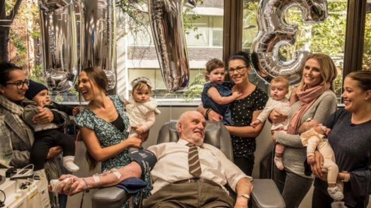 "L'homme au bras d'or" est mort: grâce à un anticorps rare, il a sauvé des millions de bébés