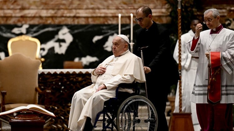 pape-francois-chaise-roulante