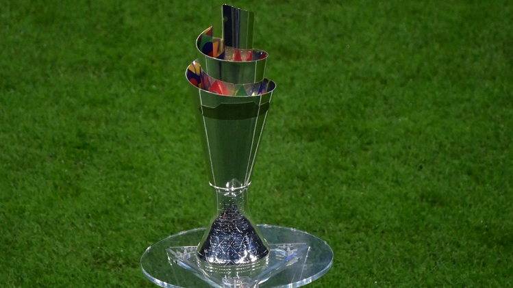 Le trophée de la Ligue des Nations.