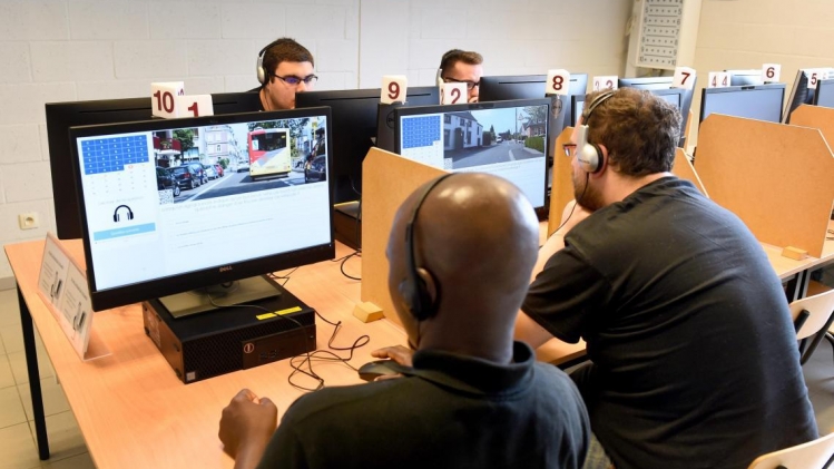 Un examen théorique du permis de conduire.