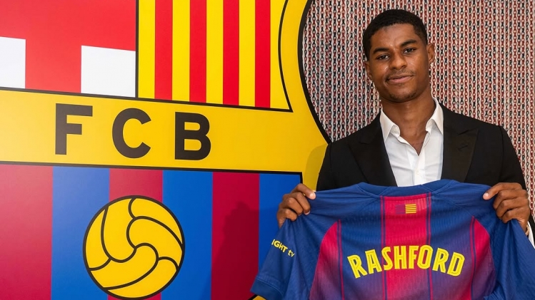 Photo officielle de Marcus Rashford avec le maillot du FC Barcelone