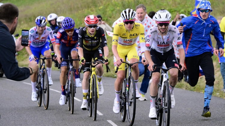 Le groupe maillot jaune lors de la 18ème étape.
