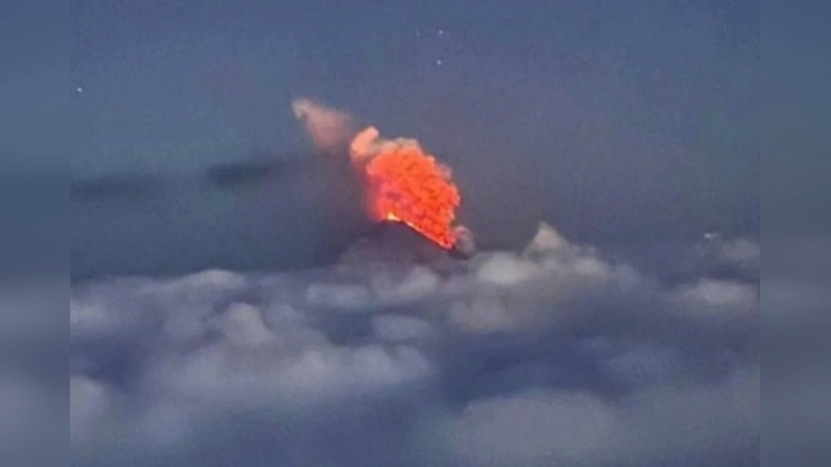 Volcan 2.00_00_08_04.Still001.jpg