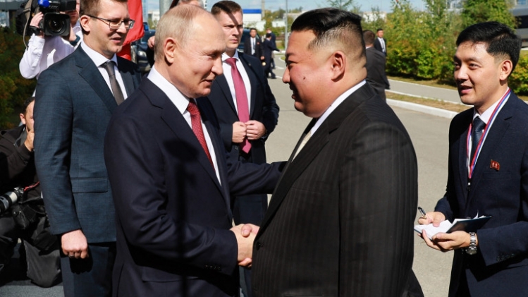 1614631-vladimir-poutine-et-kim-jong-un-dans-l-est-de-la-russie-le-13-septembre-2023.jpg