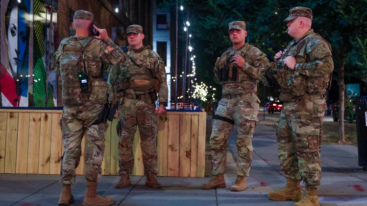 La garde désormais armée.
