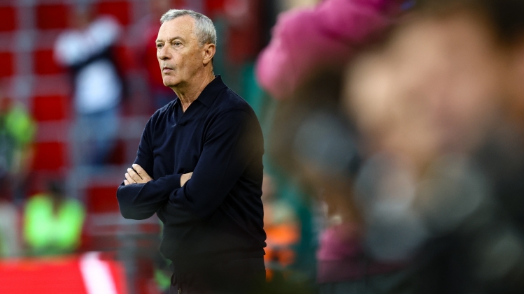 L’entraîneur roumain a été débarqué, à peine deux mois après son arrivée à ce poste.