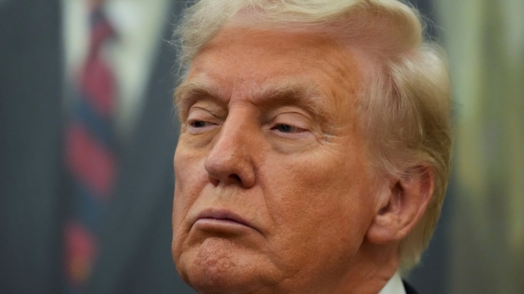 2025-09-30T172904Z_713272637_RC2G2HA4JZR3_RTRMADP_3_USA-TRUMP