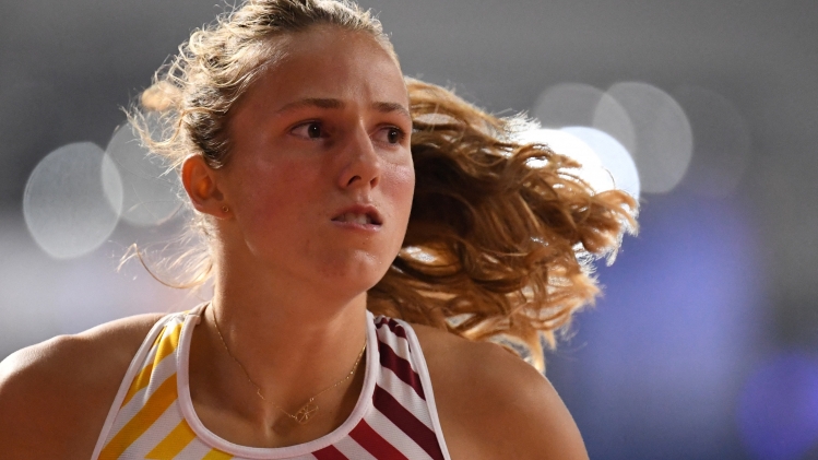 Lors des Jeux olympiques de Tokyo en 2021, alors qu’elle était qualifiée Hanne Maudens a soudainement choisi de renoncer au concours général.