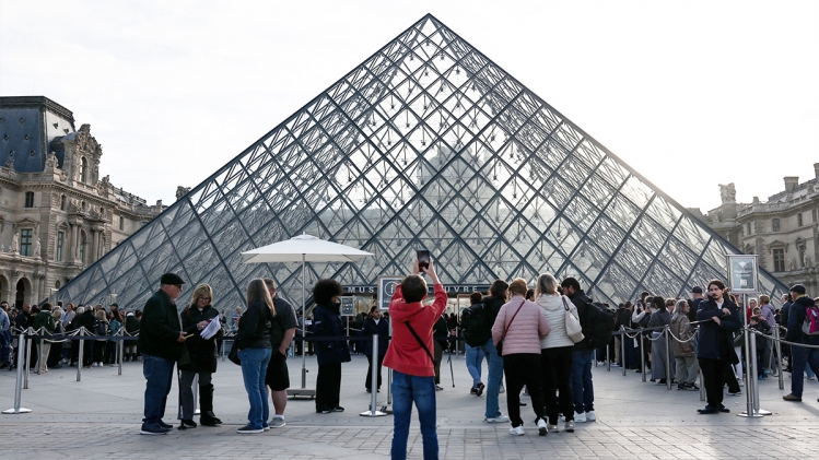 Louvre.jpg