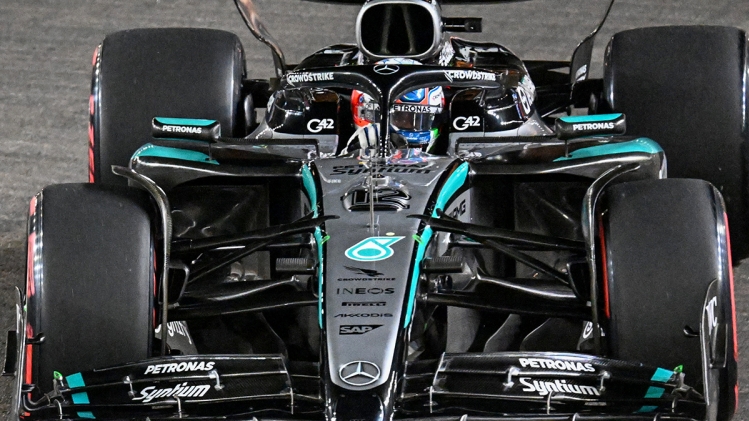 Mercedes’ Italian driver Kimi Antonelli drives during the qualifying session for the Formula One Singapore Grand Prix night race at the Marina Bay Street Circuit in Singapore on October 4, 2025.
ROSLAN RAHMAN / AFP