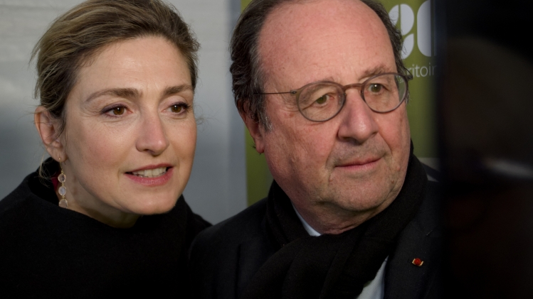 L’ex-président français François Hollande et sa compagne, l’actrice Julie Gayet en avril 2024.