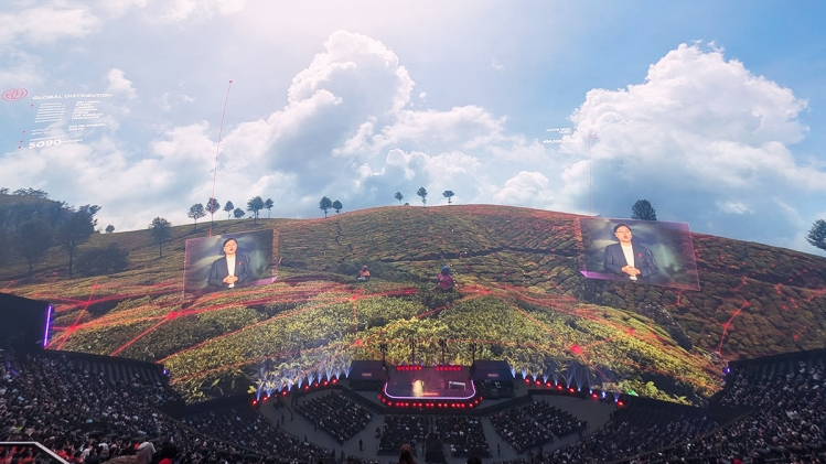 Une conférence de presse à la Sphere, c’est plus attractif qu’une simple salle...