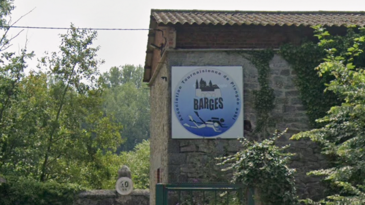 Entrée de la carrière de Barges