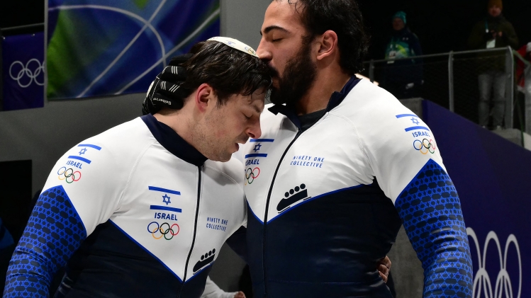 Adam Edelman à gauche avec son coéquipier Menachem Chen