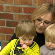 Le nombre d'accueillantes d'enfants à domicile est actuellement en forte baisse. Cela s'explique notamment par le manque d'un statut complet pour ce travail.