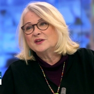 La comédienne française Josiane Balasko est l'invitée du 13h pour évoquer la pièce de théatre dans laquelle elle interprête une psychothérapeute, Un grand moment de solitude.