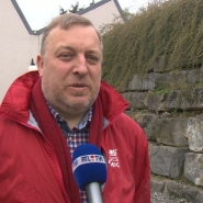 La CGSP a déposé un préavis de grève dans les aéroports de Liège et Charleroi. Elle proteste contre les conditions de travail des agents qui assurent des services en continu. Elle décidera vendredi à 14h si elle met sa menace à exécution.Stéphane Jaumonet répond au micro de Jimmy Méo pour RTL INFO.