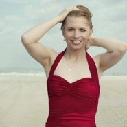 Chelsea Manning, l'ancienne informatrice de WikiLeaks devenue une icône des transgenres, pose en maillot de bain dans la prochaine édition du magazine Vogue, photographiée par la célèbre Annie Leibovitz