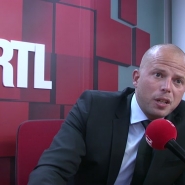 Le secrétaire d'État à l'Asile et aux Migrations a pris la décision de retirer la carte de séjour de l'imam saoudien de la Grande mosquée de Bruxelles. On a eu des signaux très clairs que c'est un homme salafiste, très radicalisé, très conservateur et dangereux pour notre sécurité nationale, a-t-il déclaré au journaliste Martin Buxant sur Bel RTL ce matin.