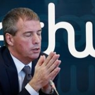 Publifin devrait se donner jusque fin mars pour faire le ménage, selon Le Soir qui tient de bonnes sources que le sort du dirigeant Stéphane Moreau ne sera cependant toujours pas tranché lundi soir à l'issue d'un conseil d'administration stratégique de Finanpart, la filiale de l'intercommunale liégeoise. Une série de réformes économiques et de gouvernance seront toutefois annoncées.