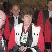 C'est aujourd'hui la journée des droits des femmes. Une journée pour rappeler que les femmes sont victimes de discrimination. Ce matin sur Bel RTL pour évoquer cette thématique, nos journalistes se sont renseignés sur un milieu bien particulier qui s'est beaucoup féminisé ces derniers temps: le monde de la justice. Jacqueline Closset est la première femme à avoir dirigé une Cour d'appel de Bruxelles.