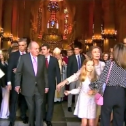 Des tensions à la Cour d'Espagne? La reine Sofia REPOUSSE la main de Letizia, qui semble l'empêcher de prendre une photo