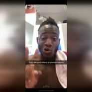 La Belgique s'est qualifiée in extremis pour les quarts de finale de la Coupe du monde après une victoire 3-2 face au Japon, lundi soir à Rostov-sur-le-Don. Menés 0-2, les Diables Rouges se sont imposés après des buts de Vertonghen (69e), Fellaini (74e) et Chadli (90e+4). Pendant que la plupart des hommes de Roberto Martinez ont manifesté leur joie sur les réseaux sociaux, Michy Batshuayi y allait également de son commentaire sur Snpachat. Une vidéo hilarante dans laquelle le buteur de 24 ans rend hommage aux Marocains Fellaini et Chadli, Belges d'origine marocaine.